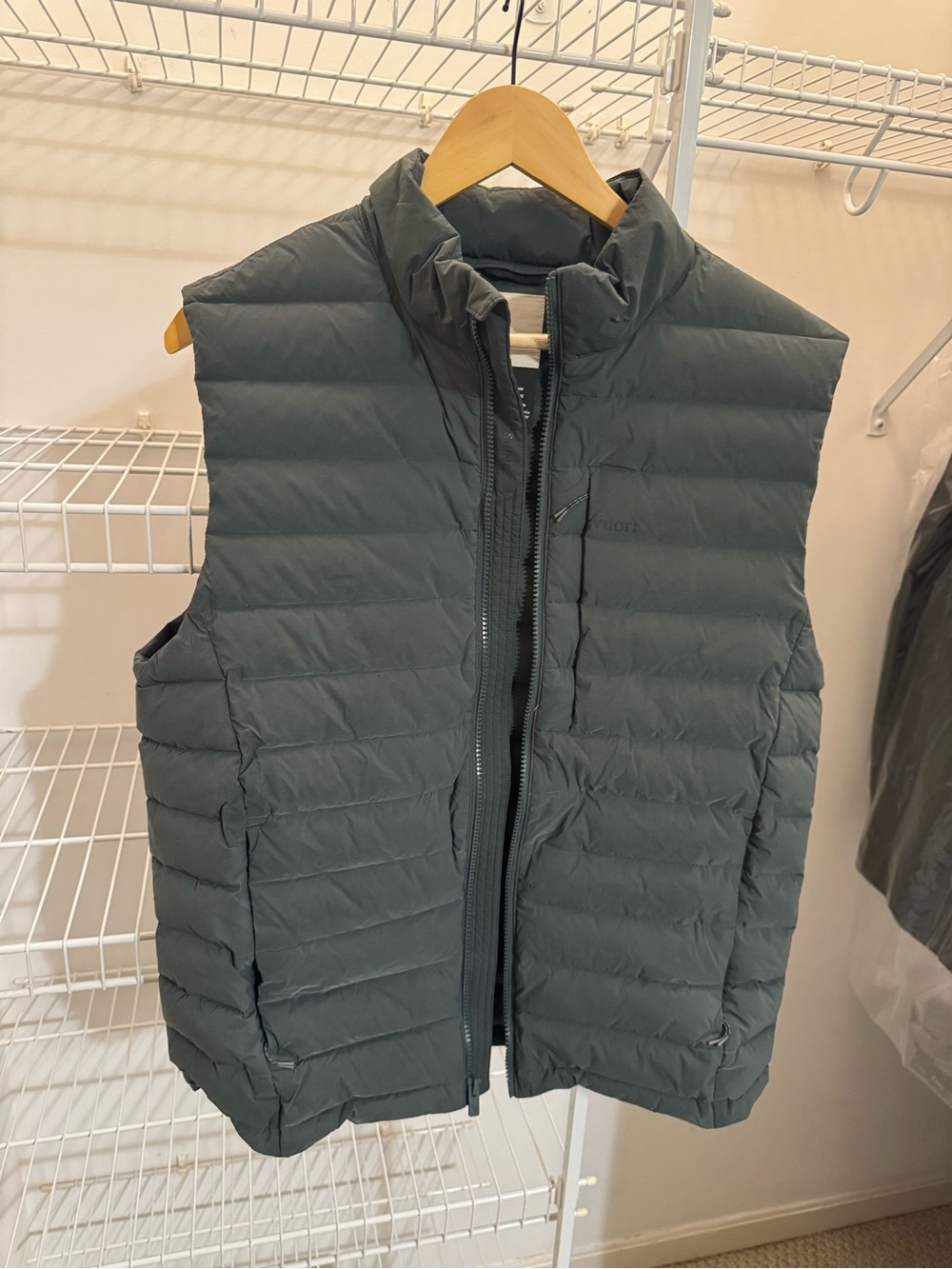 Vuori Steadfast Men Quilted Puffer Vest - Slate Green Medium